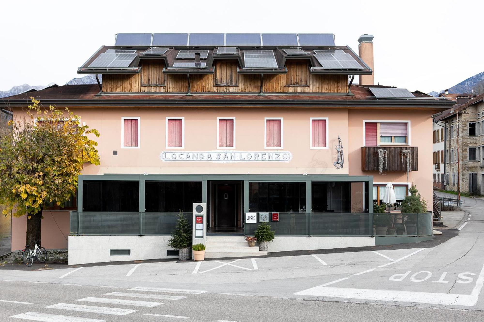 Locanda San Lorenzo Puos dʼAlpago Exteriör bild